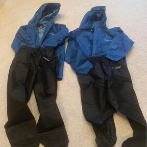 FrogToggs- (1 Available - $25) Kids/ Youth Polly Blue & Black Rain Suit Set